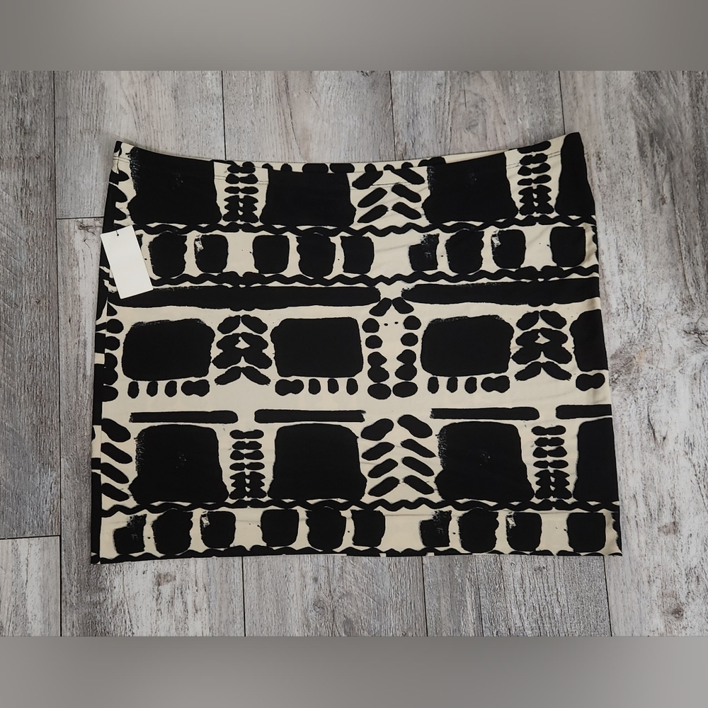 Norma Kamali Black and Cream Graphic Tube Skirt - Picture 4 of 4